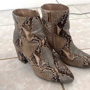 Bamboo booties size 7